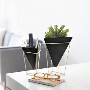 NWT - Geometric Umbra Black/Brass Trigg Planters
